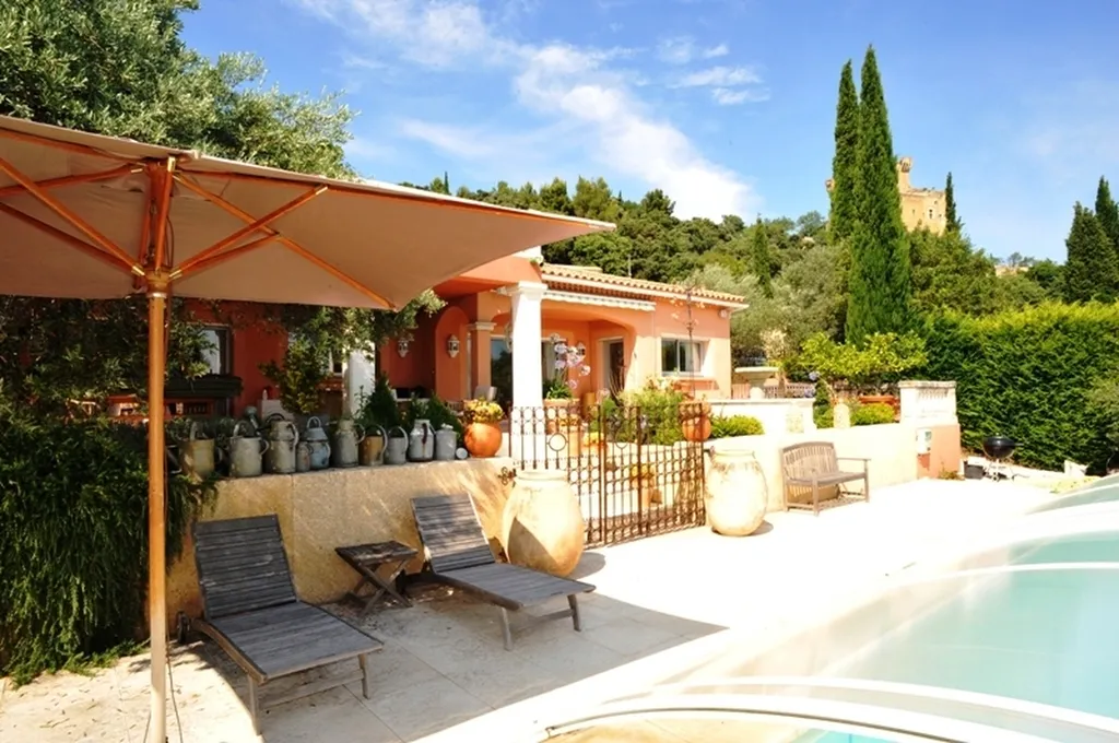 Proche Avignon, maison avec piscine aux vues exceptionnelles