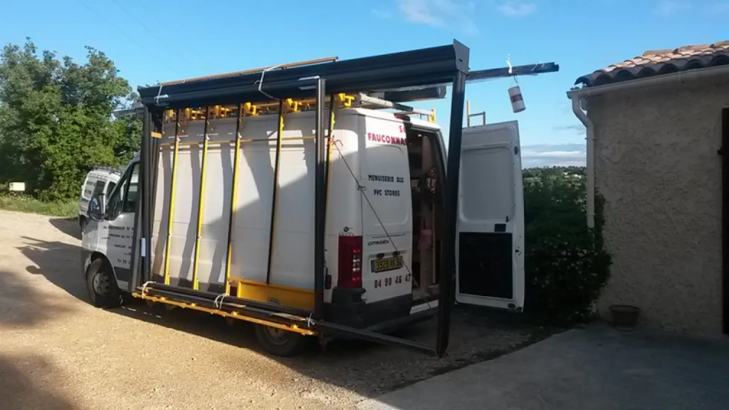 Pose de baie coulissantes en aluminium près de Nyons 