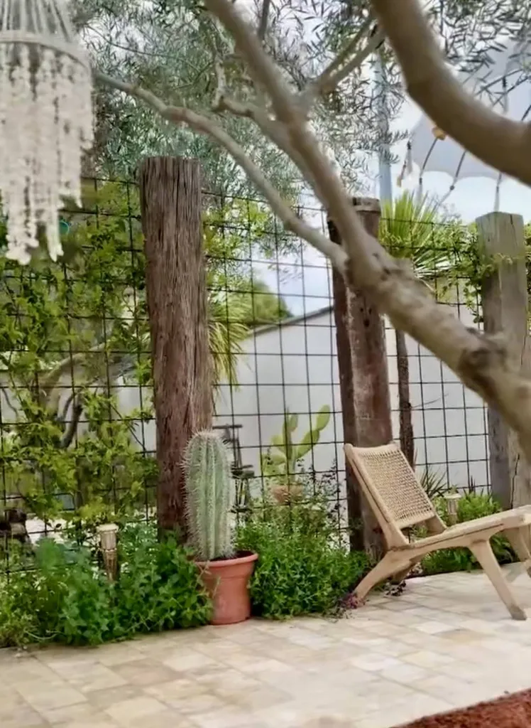 TERRASSE EN PAVES TRAVERTIN BEIGE RUSTIC 15X15X3CM