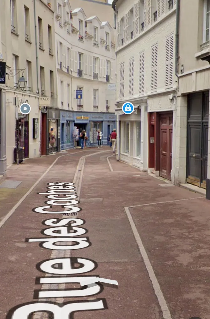 Local commercial dans le centre ville de Saint Germain en Laye