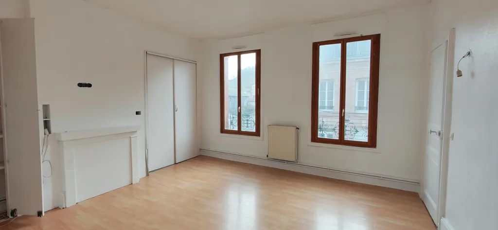 A acheter immeuble avec 3 appartements et 2 maisons sur ma commune d'ELBEUF 76500