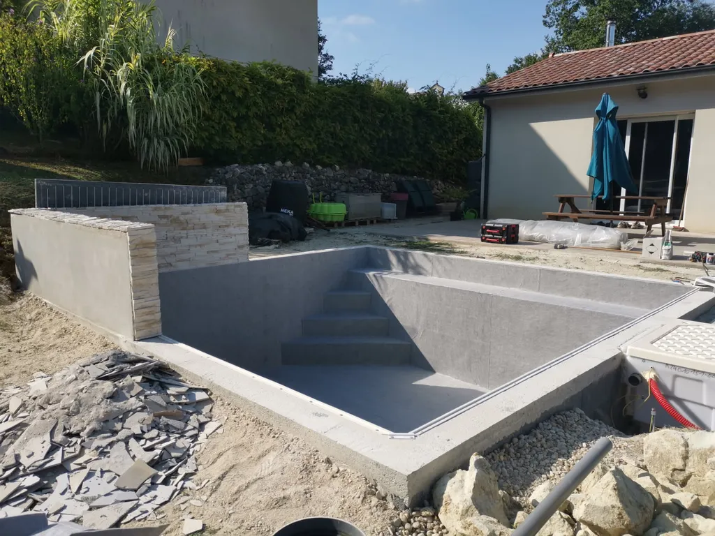 Pourquoi passer par un spécialiste pour la construction d'une piscine maçonnée à Langon? 