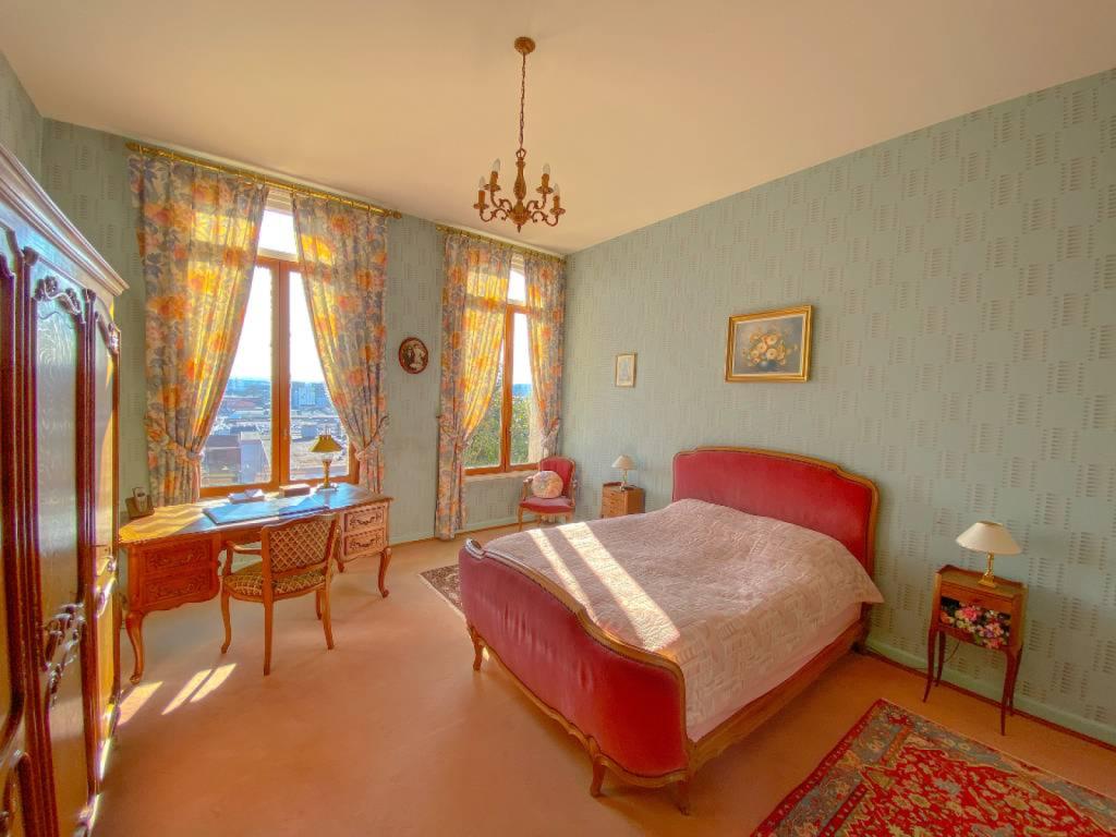 Chambre spacieuse et lumineuse