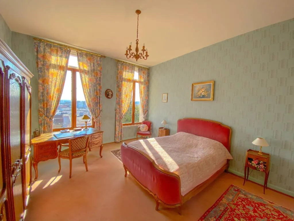 Chambre spacieuse et lumineuse