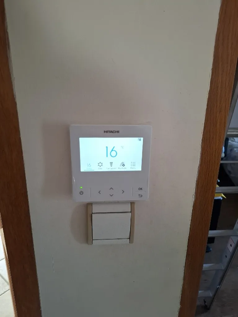 Une climatisation invisible grâce au gainable hitachi caché dans vos plafond de maison 