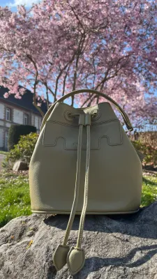 Sac Paul Marius Capucine dans sa teinte printanière amande disponible chez Evasion Eu