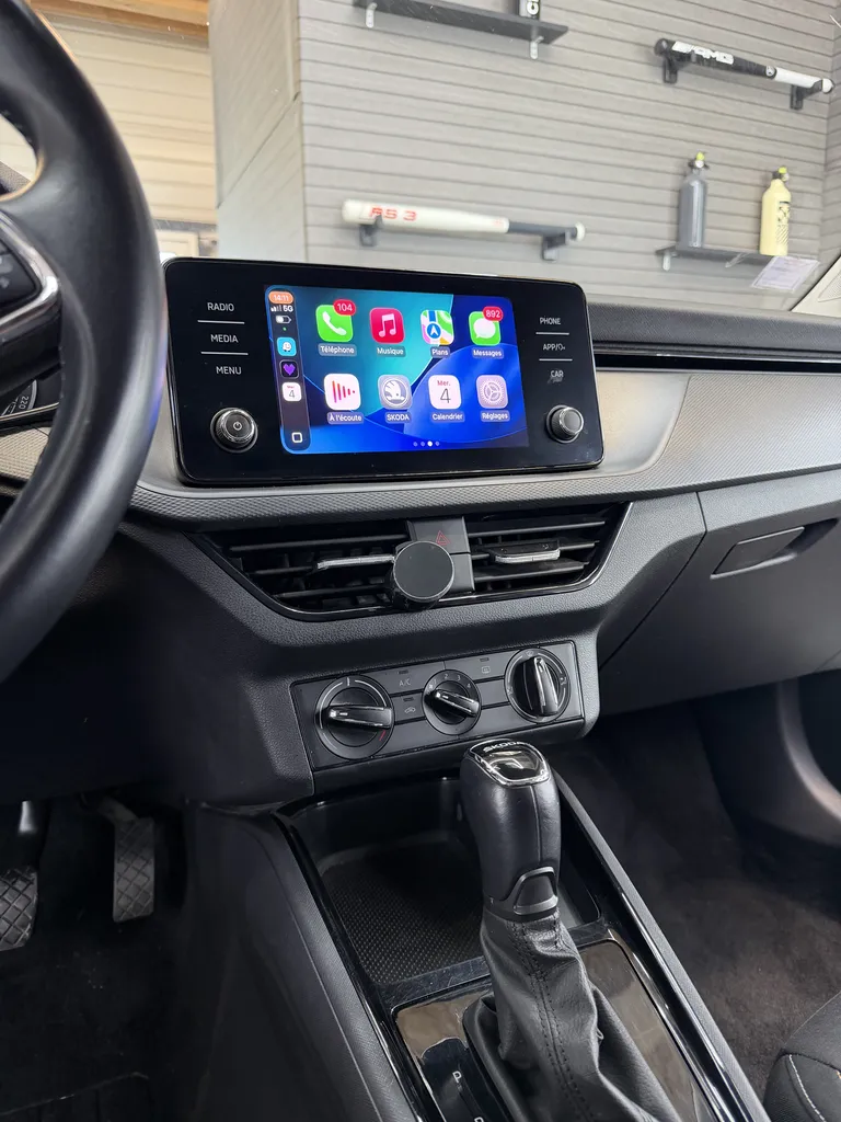 SKODA KAMIQ / CAR PLAY/ BOITE AUTO/ GRIS CRAIE / CAMERA DE RECUL / YOUNG EDITION