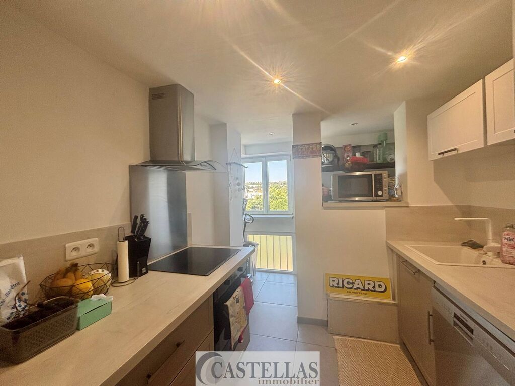 T3 entièrement rénové- centre Aubagne - parking + cave