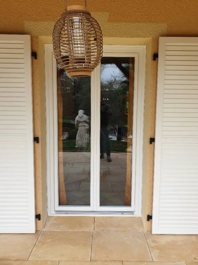 porte fenêtre PVC blanche