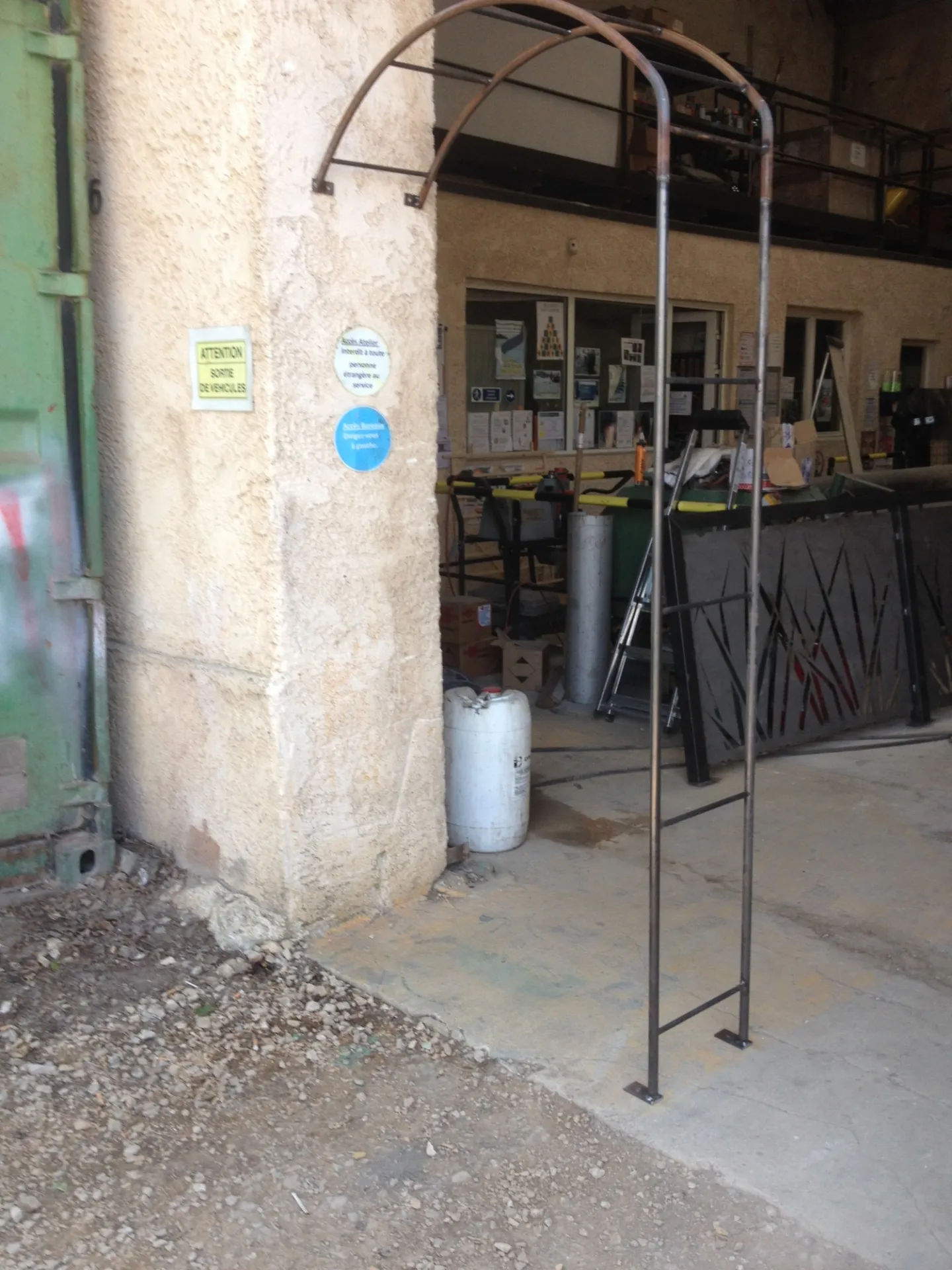 ARCEAU DE JARDIN EN FER FORGE A MARTIGUES