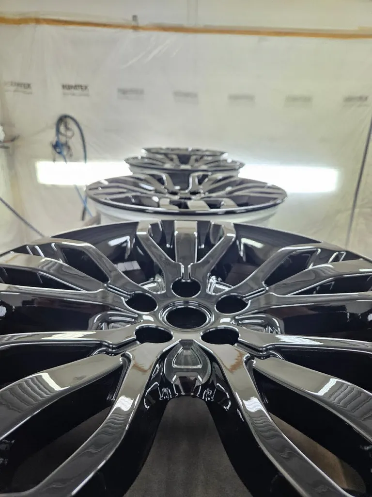 Rénovation des 4 jantes pour ce Range Rover 
Carrosserie Pont Blanc / Oullins 