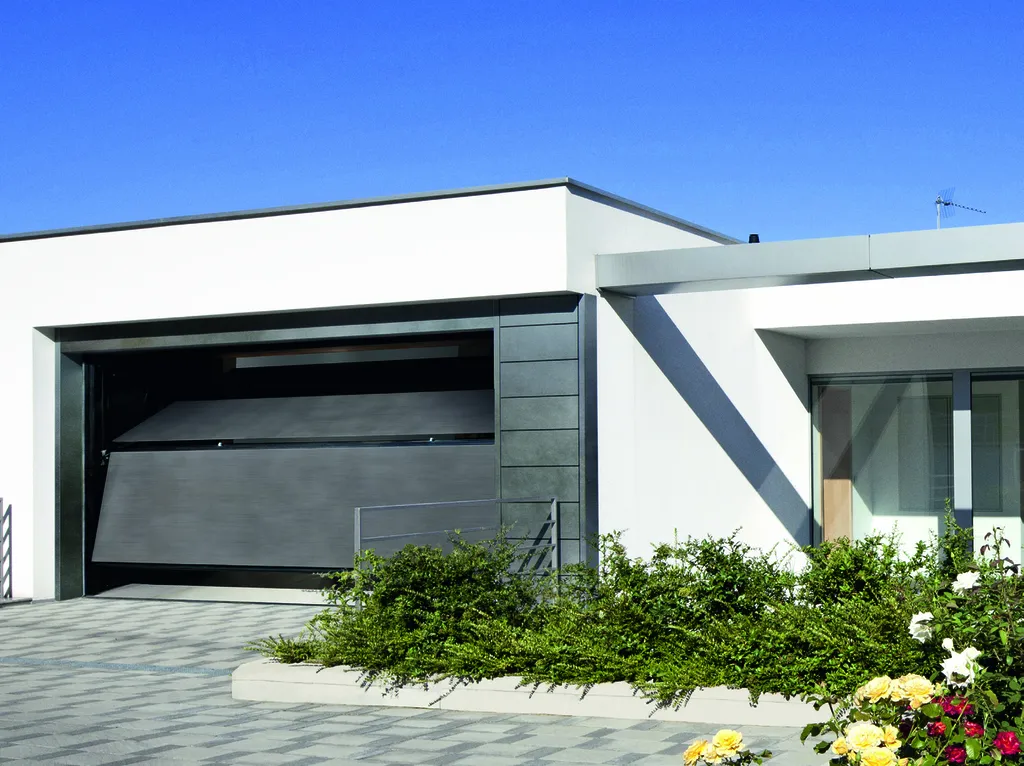 Porte de garage sectionnelle Silvelox bois pour architectes