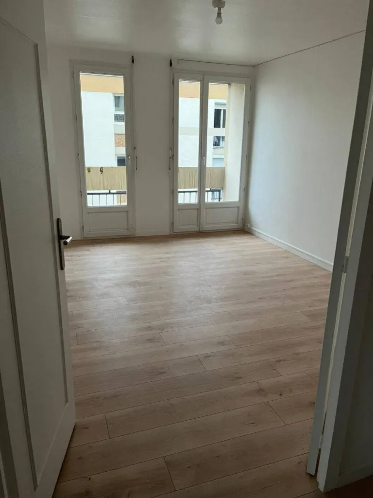 Appartement disposant d'une cave et d'un balcon