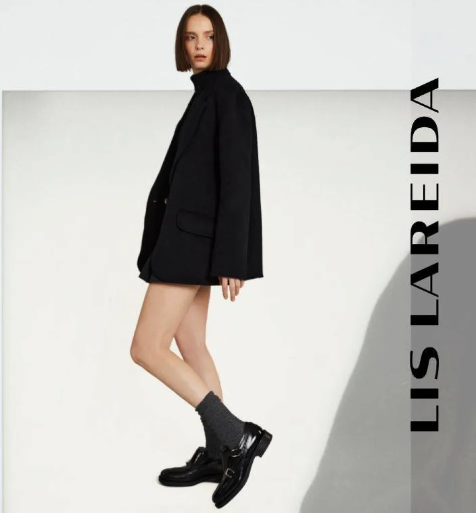 Lis Lareida une collection intemporelle pour les femmes qui aiment le style épuré et un look pointu.