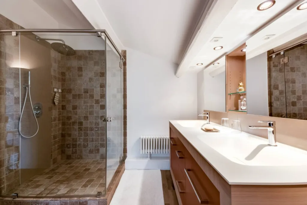 Conception et réalisation d'une buanderie sur mesure d'une salle de bain à Sanary sur Mer