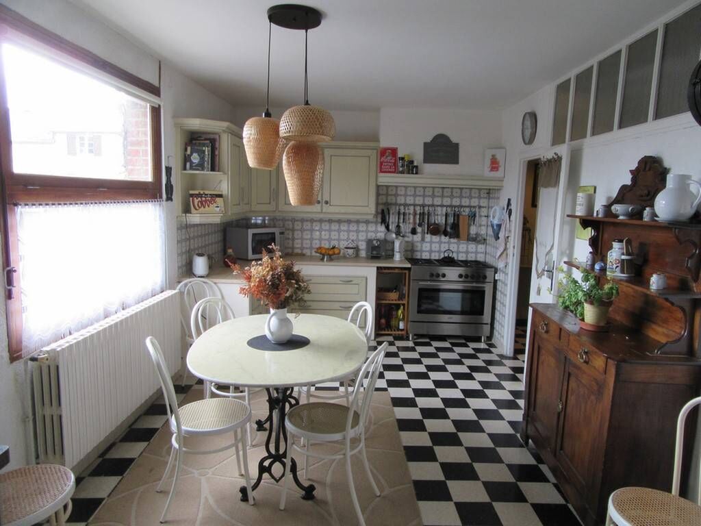 Maison atypique d'environ 245m² entièrement rénovée, proche Dieppe 76200