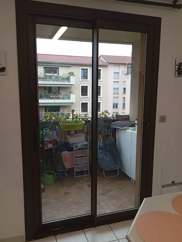 Pose de menuiseries coulissants aluminium haute performance à Lyon Vaise 69009