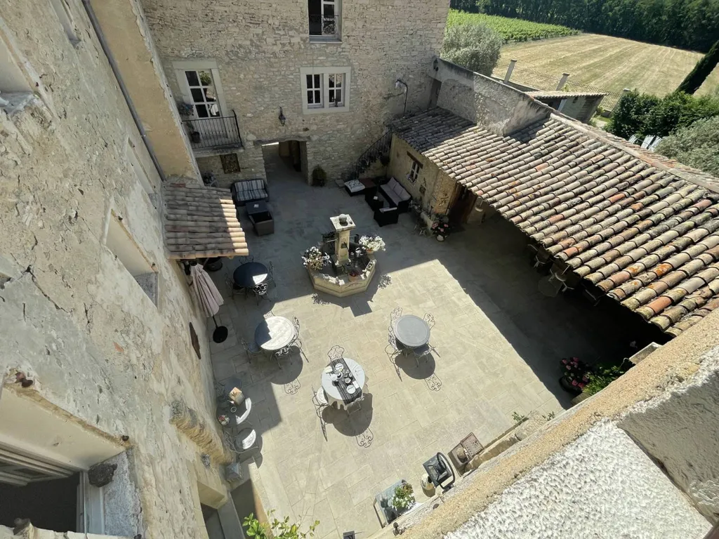 Superbe propriété avec dépendances au pied du Mont Ventoux   