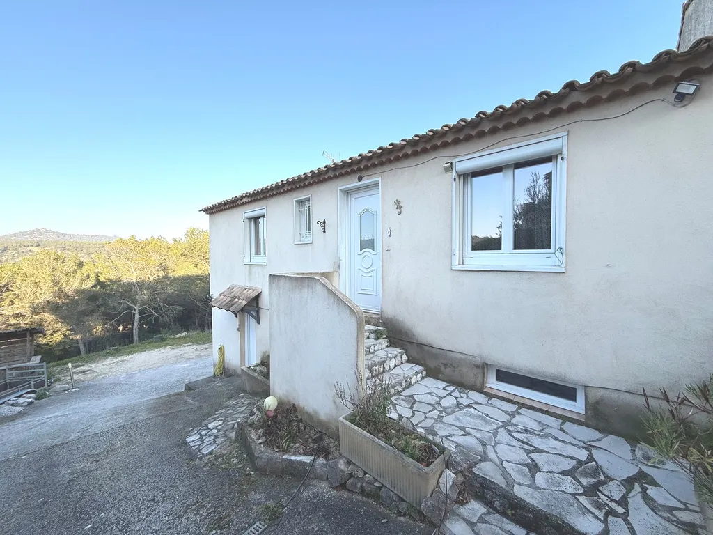 Vente- Roquefort la Bédoule villa T4 au sein d'une copropriété de deux logements, située dans un environnement calme et boisé