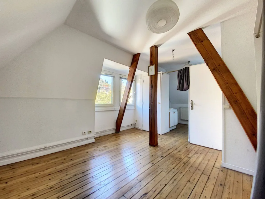 Maison à vendre, avec 5 chambres, garage et Jardin clos à Rouen 76000 gare quartier Saint André. 