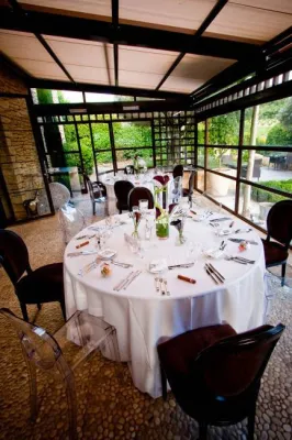 Find Best and originals tableware, tablecloths, napkins, cutlery, lights, tables and chairs for your wedding in France