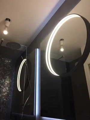 applique noir mat avec led ronde sur miroir à lyon