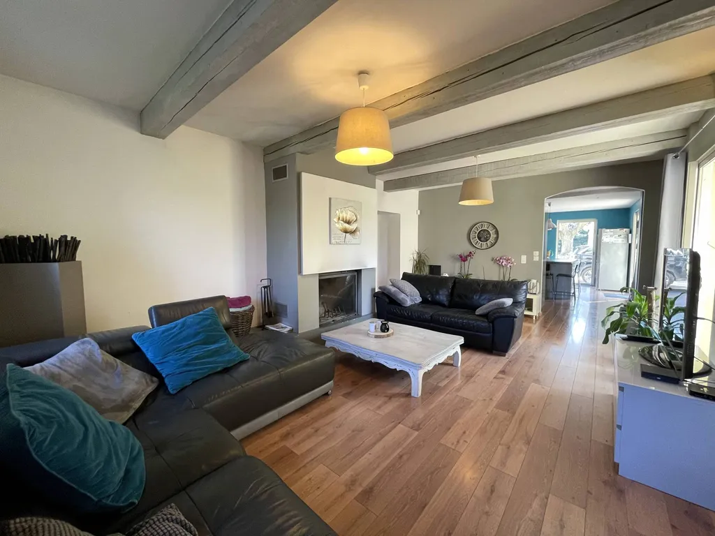 authentique mas rénové au coeur de la campagne pernoise   