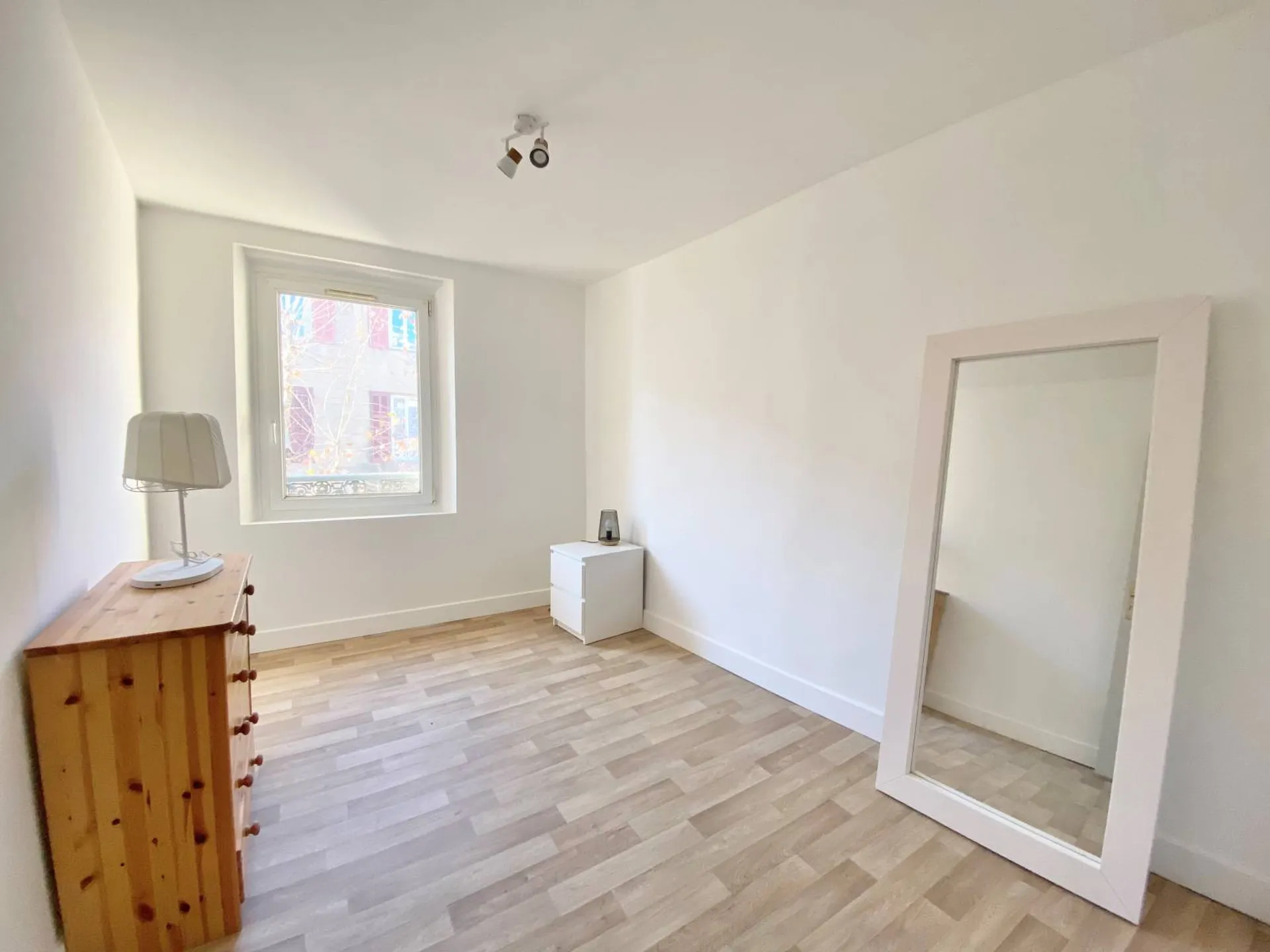 Appartement T2 Aubagne  en dernier étage vendu avec locataire en place