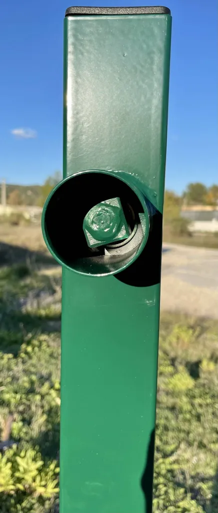 Poteau de réception DFCI avec fermeture norme VAR