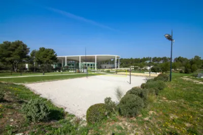Beach Volley au Thecamp Hotel and Lodges à Aix-en-Provence : Terrain 16x8 m