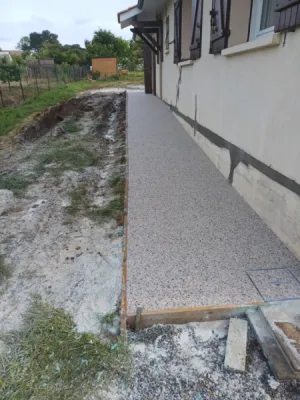 préparation et création  d'un béton désactivé ambiances 8r nacre Q2 sur la commune de cadaujac