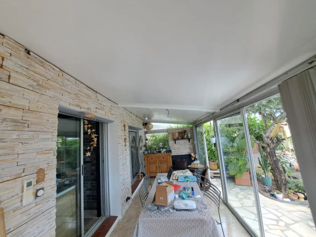 Changement de toiture de véranda en polycarbonate par panneaux isolants Thermotop 67 mm à Frontignan