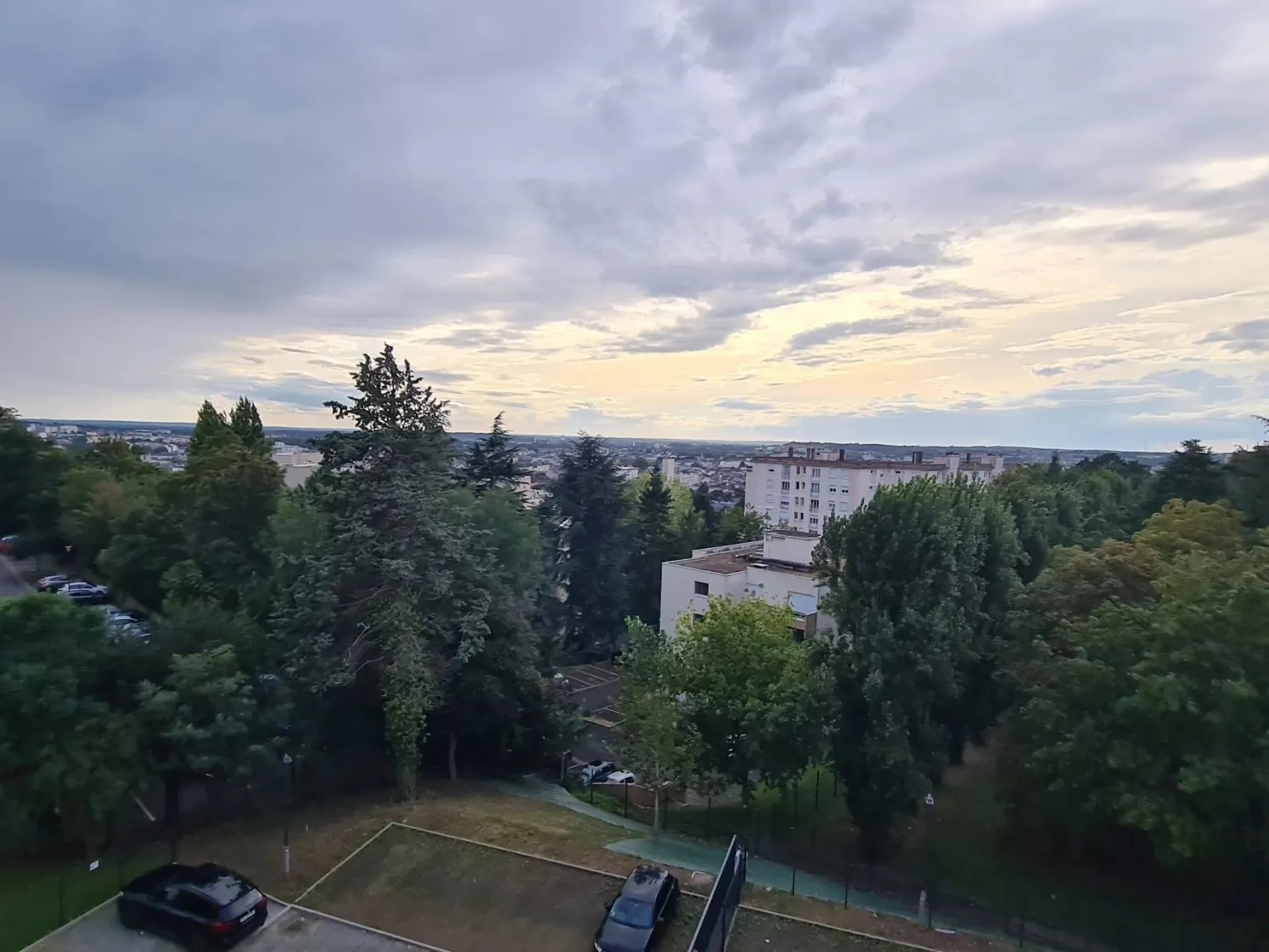 Appartement 4 chambres à vendre au Mans avec balcon dans un quartier calme
