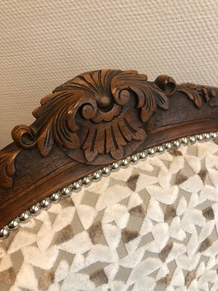 fauteuil voltaire finition cloutée