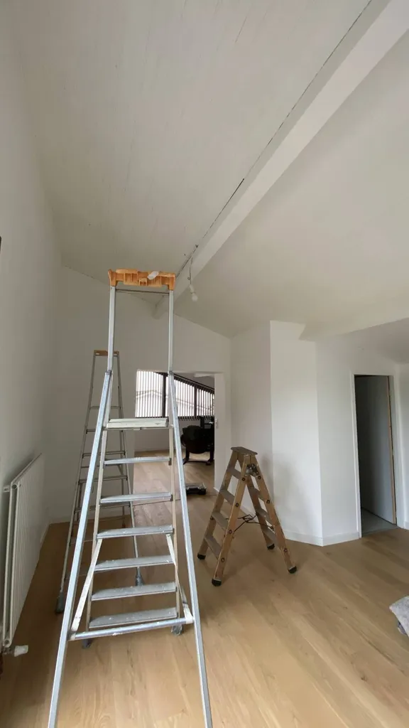 Solution pour éviter de peindre un lambris bois - Plafonds Tendus Occitans Blagnac