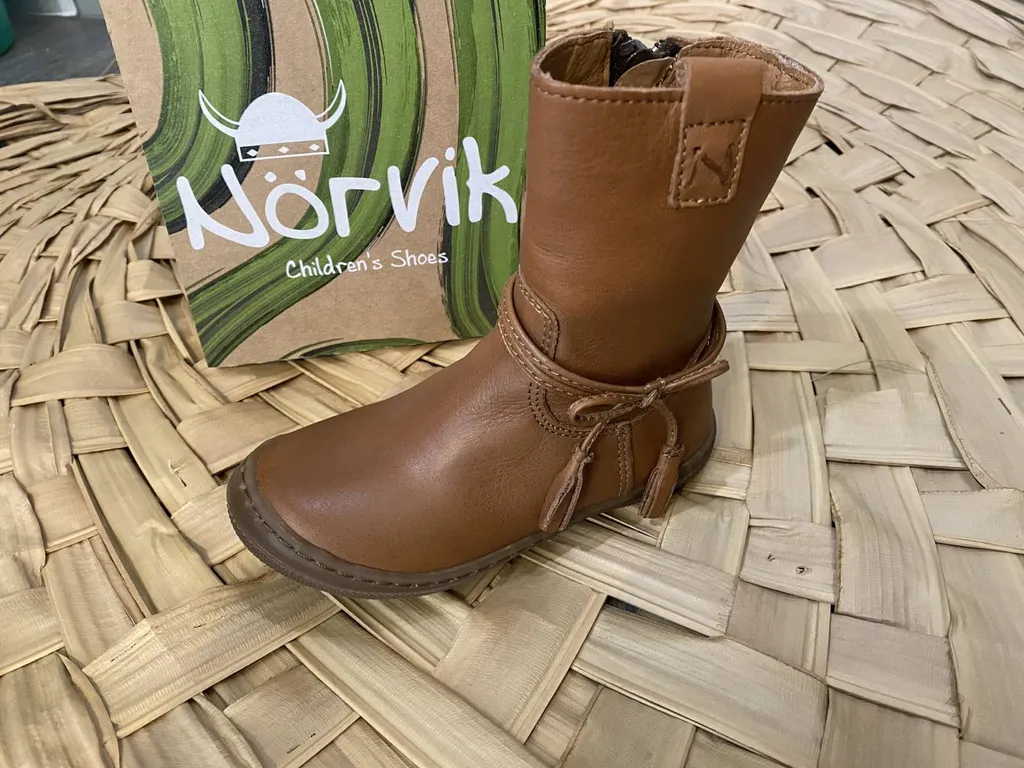 botte fille chic pour jeune fille près de St Emilion