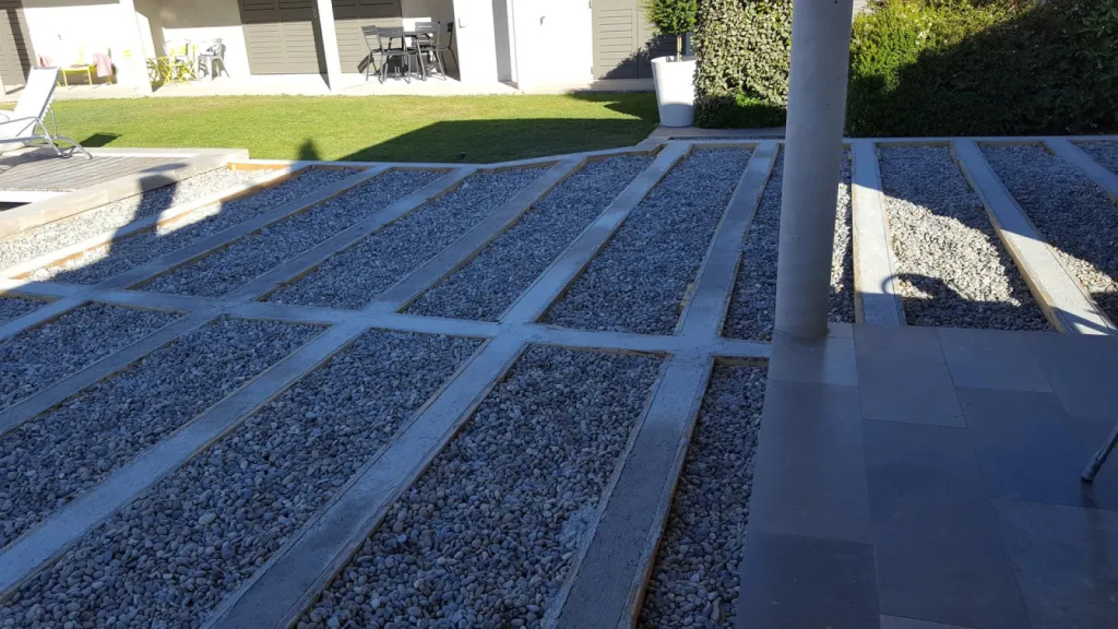 Création d'une Terrasse en Padouk à Meyreuil: Une Réalisation de la Parqueterie Aixoise