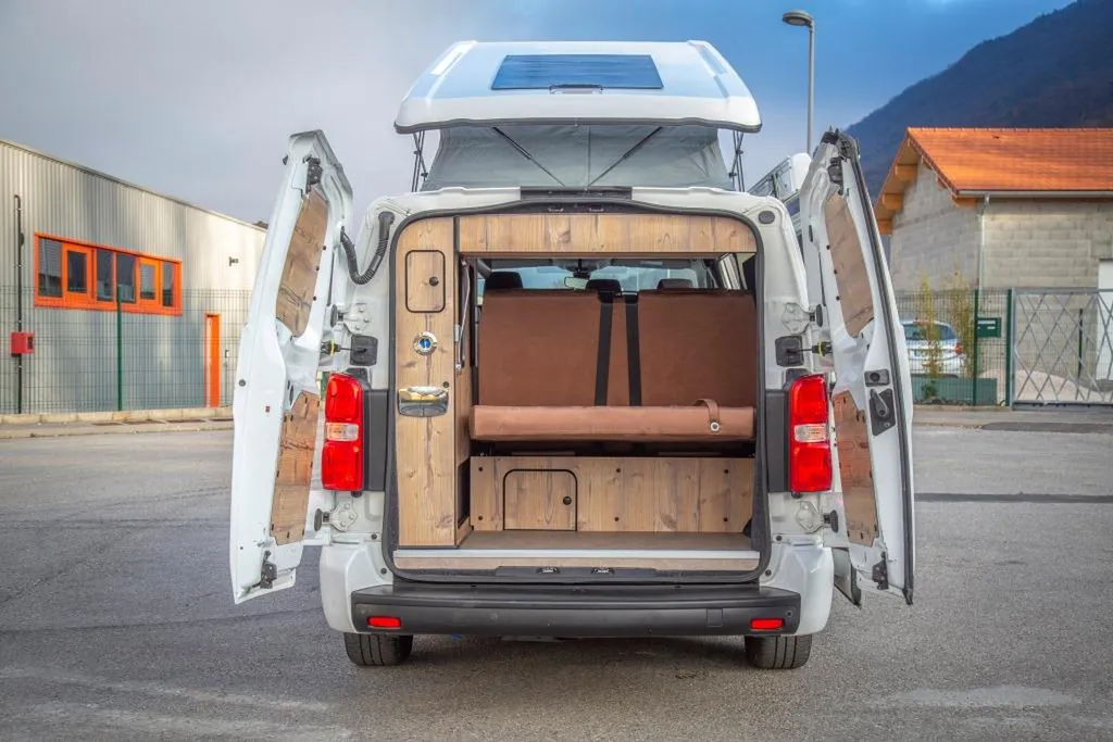 Aménagement intérieur sur-mesure Peugeot Expert XL à Lyon et dans le Rhône