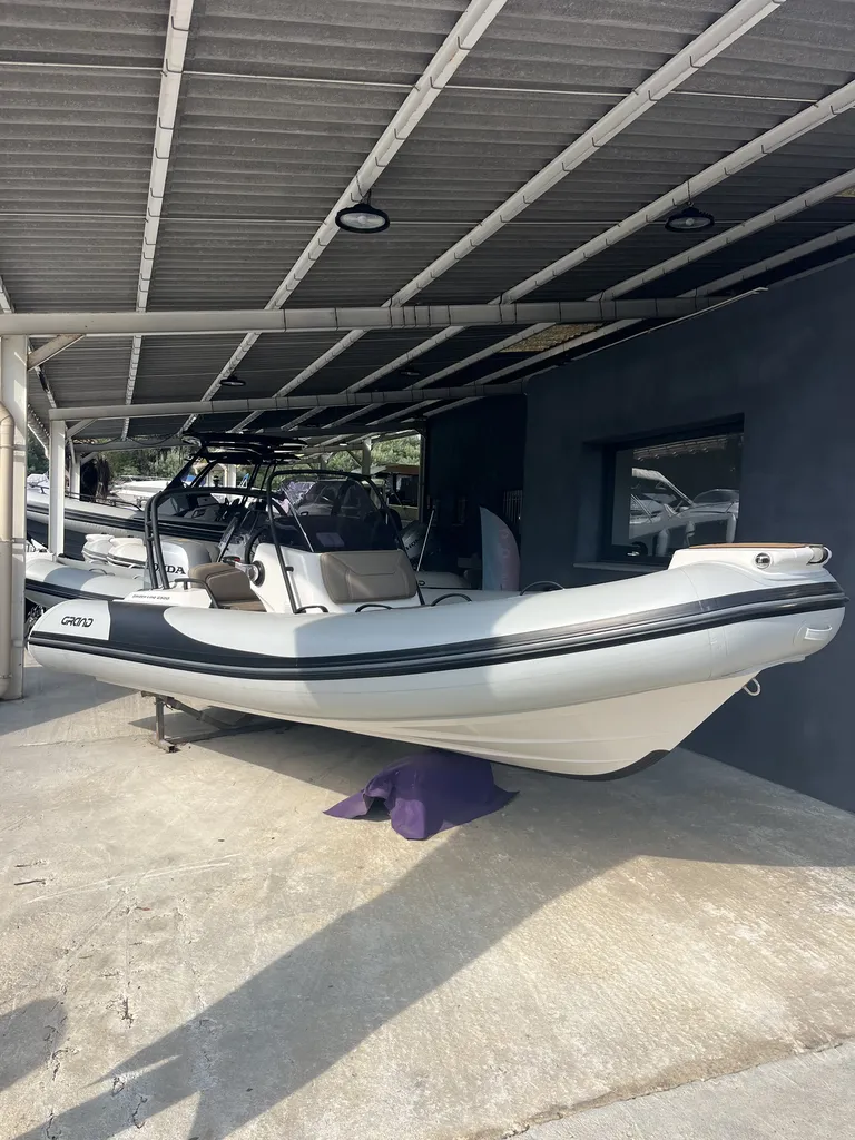 Toni Marine propose à la vente un semi-rigide Grand Boats Golden Line G500 neuf disponible à La Londe-les-Maures près de Hyères - N°4