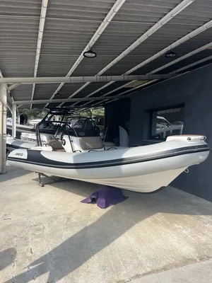 Toni Marine propose à la vente un semi-rigide Grand Boats Golden Line G500 neuf disponible à La Londe-les-Maures près de Hyères - N°4