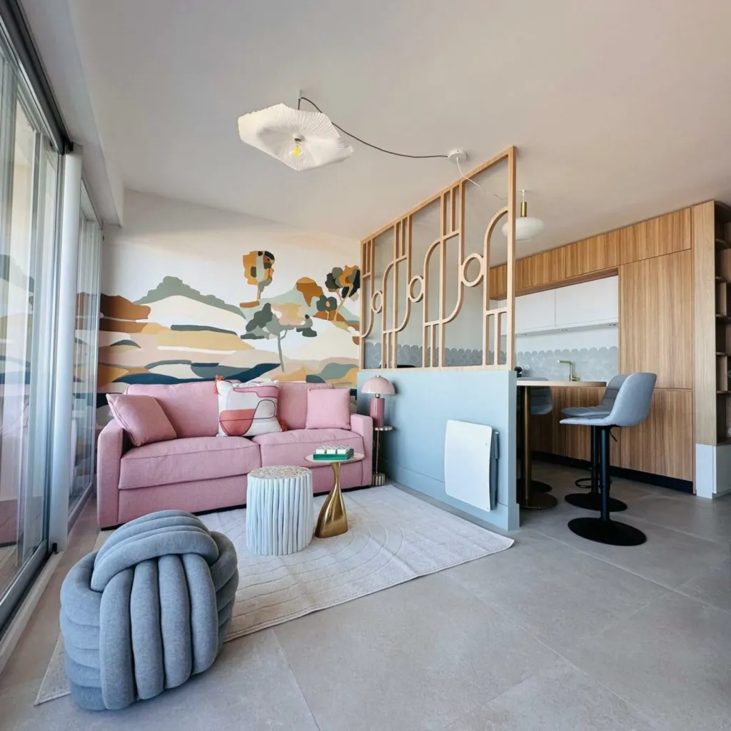 Vue générale de la rénovation et personnalisation complète d’un appartement à Arcachon, par l’Atelier D. architecte d’intérieur à Bordeaux