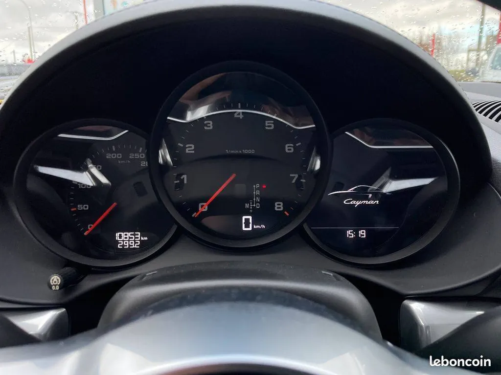 Porsche 718 Cayman jaune d'occasion dans un garage proche de Rouen