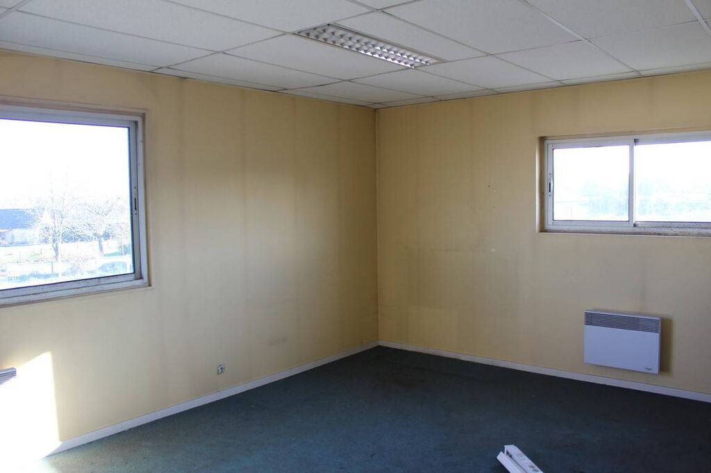 Situé sur l'axe Beuzeville / Bernay, Eure 27210