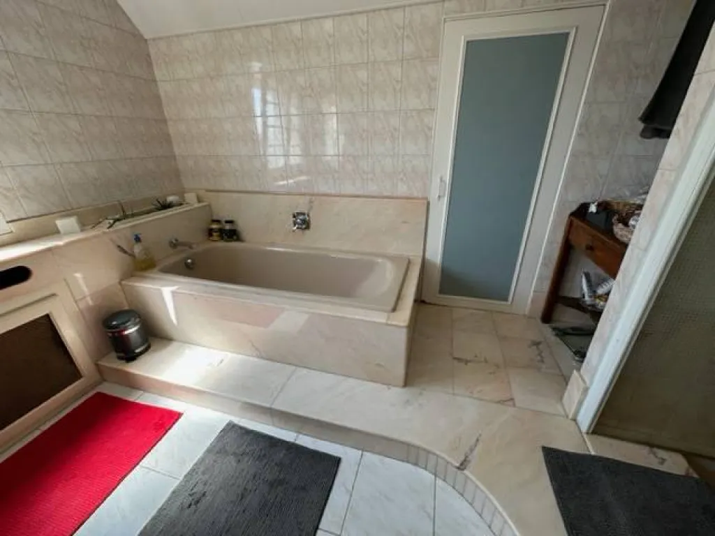 A vendre maison bourgeoise de 147 m² édifiée sur un terrain de 2800 m² sur la commune de SAINT AUBIN LES ELBEUF