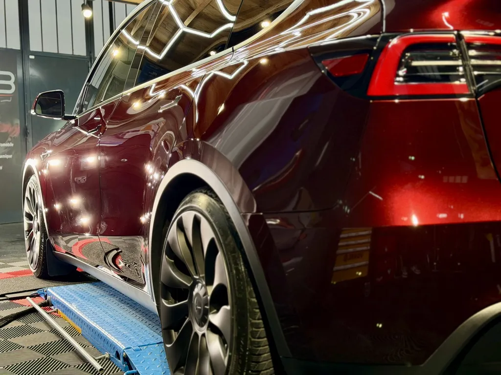 Protection céramique Tesla Model Y à Vaugneray – Sublimer et préserver votre SUV électrique près de Lyon