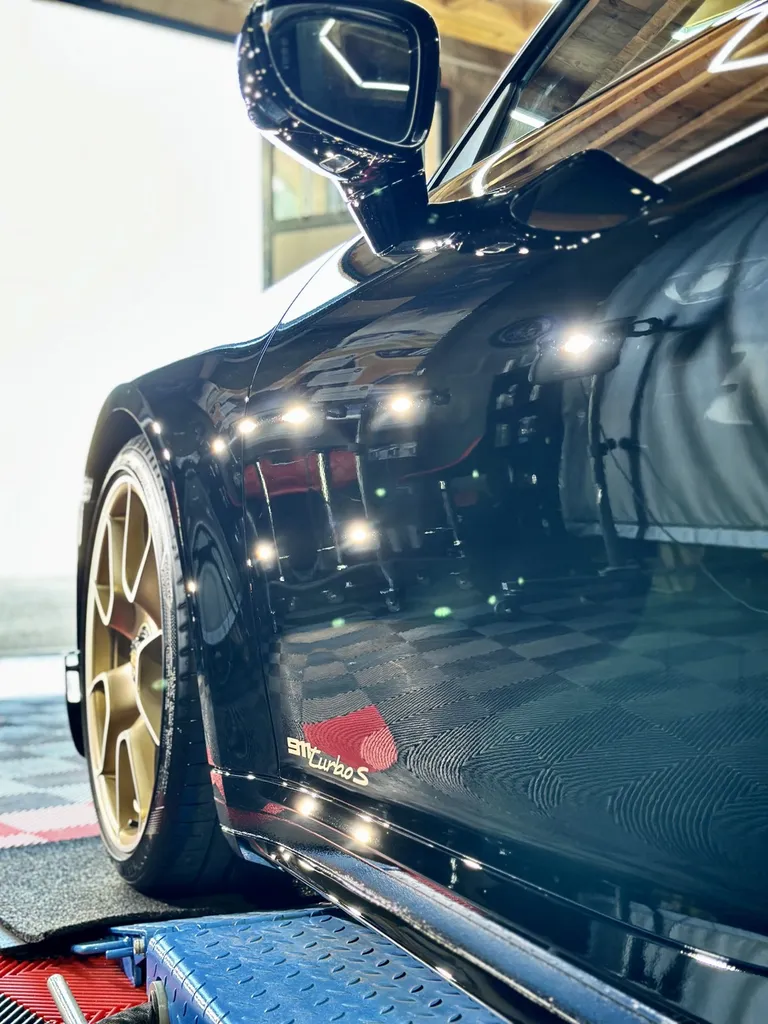 protection PPF automobile Lyon traitement céramique carosserie Porsche 992 Turbo S cabriolet 