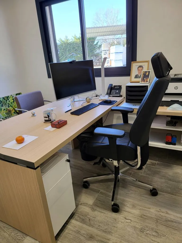 Bureau de direction bois design installé à Fréjus