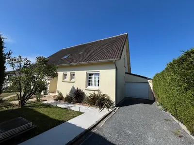 Pavillon individuel, à vendre, offrant de beaux volumes situé à Arelaune en Seine