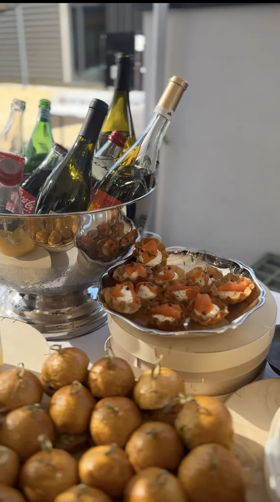 Traiteur événement entreprise à Lyon : buffet d'accueil, buffet salé et service boissons pour Aspida, certifiée French Lab, pour 100 personnes par Les Douceurs de Saison