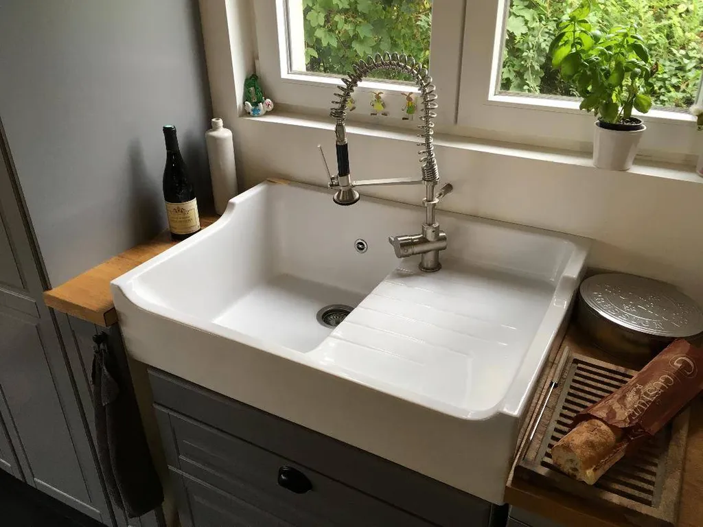 Guide des éviers de cuisine : Inox, résine, granit ou céramique, trouvez le modèle et la pose parfaits